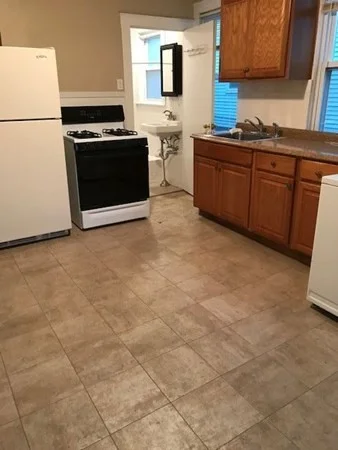 1 bed, 1 bath apartment for rent at 31 New St, Zip 01830 — photo 2 of 7