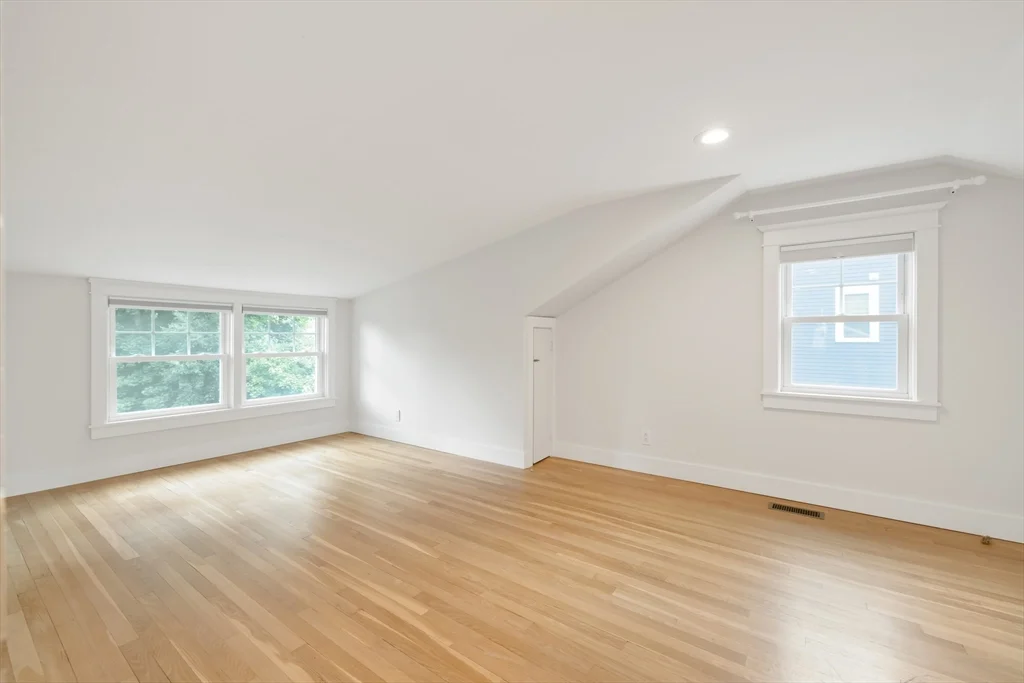 3 bed, 2 bath apartment for rent at 31 Oak St, Wellesley — photo 14 of 21