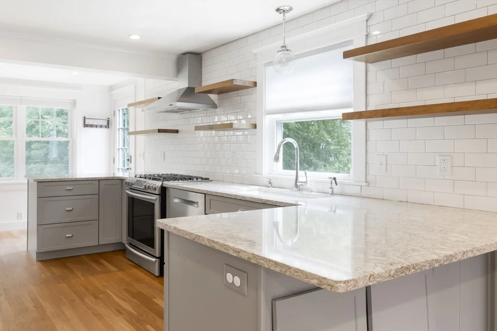 3 bed, 2 bath apartment for rent at 31 Oak St, Wellesley — photo 5 of 21