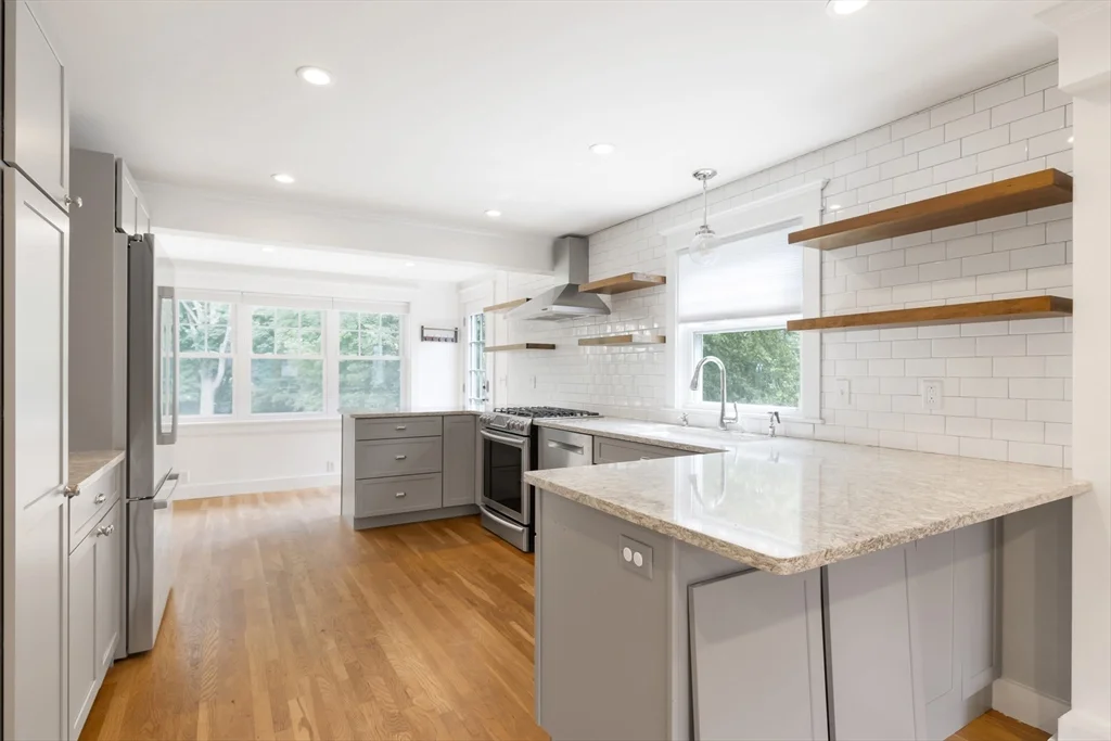 3 bed, 2 bath apartment for rent at 31 Oak St, Wellesley — photo 4 of 21