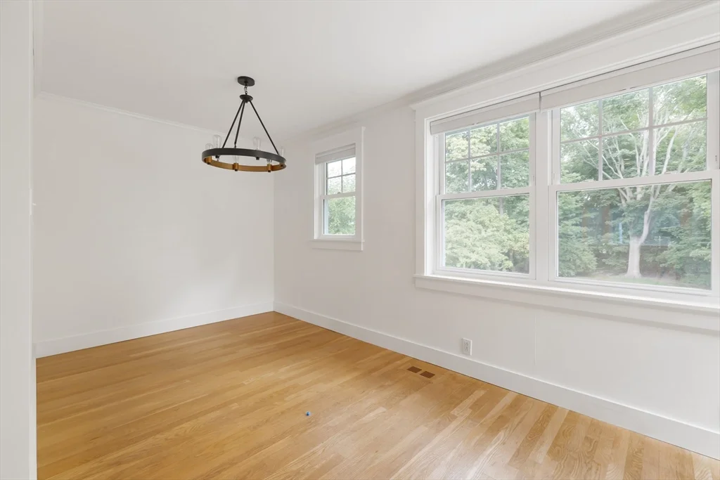 3 bed, 2 bath apartment for rent at 31 Oak St, Wellesley — photo 8 of 21