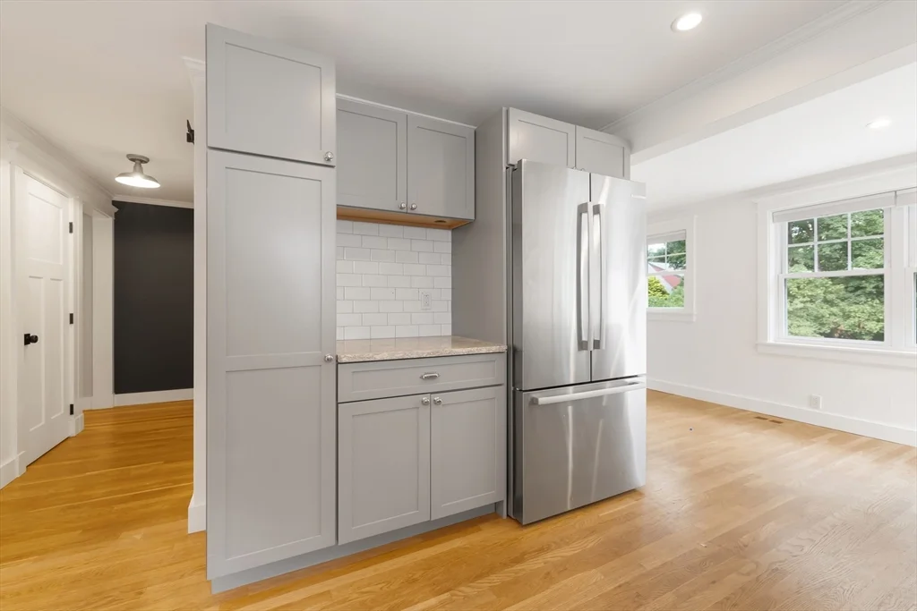 3 bed, 2 bath apartment for rent at 31 Oak St, Wellesley — photo 6 of 21