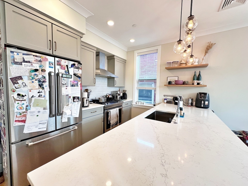 3 bed, 3 bath apartment for rent at 31 Orleans St Unit T4, East Boston — photo 5 of 30