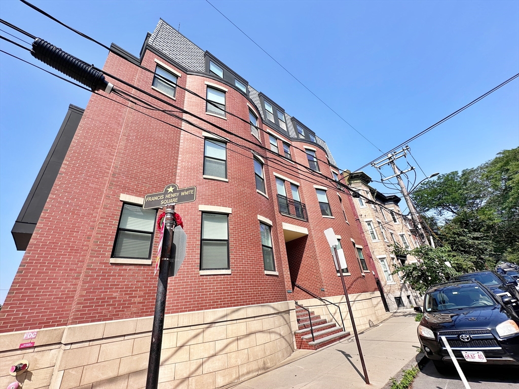 3 bed, 3 bath apartment for rent at 31 Orleans St Unit T4, East Boston — photo 30 of 30