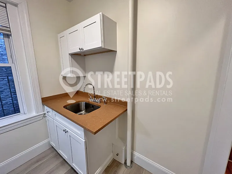 Studio bed, 1 bath apartment for rent at 31 Park Dr Unit 12, Fenway — photo 4 of 24