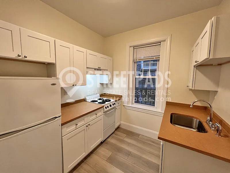 Studio bed, 1 bath apartment for rent at 31 Park Dr Unit 12, Fenway — photo 2 of 24