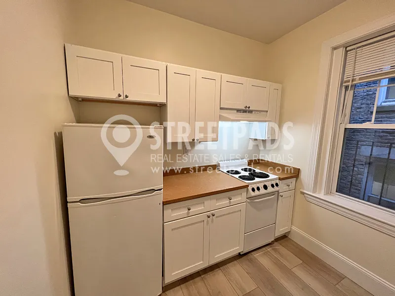 Studio bed, 1 bath apartment for rent at 31 Park Dr Unit 12, Fenway — photo 3 of 24