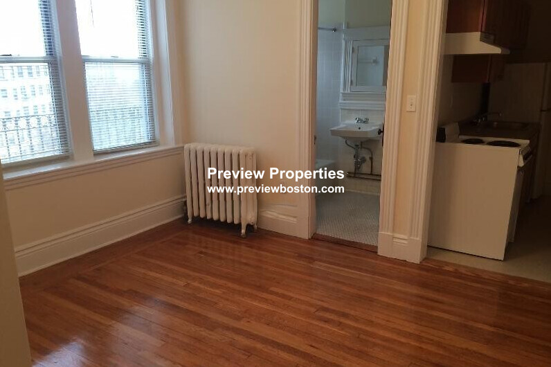 Studio bed, 1 bath apartment for rent at 31 Park Dr Unit 21P, Fenway — photo 2 of 8