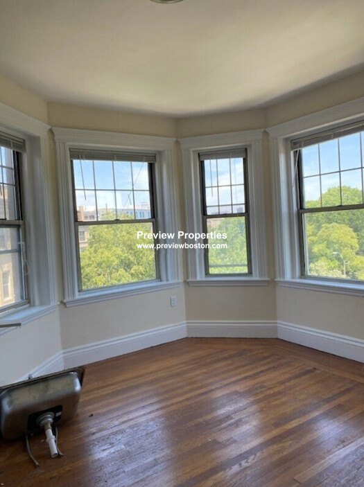 Studio bed, 1 bath apartment for rent at 31 Park Dr Unit 21P, Fenway — photo 5 of 8