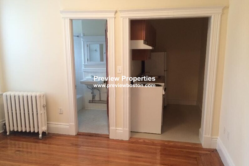 Studio bed, 1 bath apartment for rent at 31 Park Dr Unit 21P, Fenway — photo 3 of 8