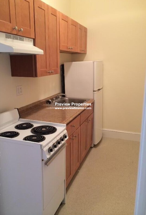 Studio bed, 1 bath apartment for rent at 31 Park Dr Unit 21P, Fenway — photo 4 of 8