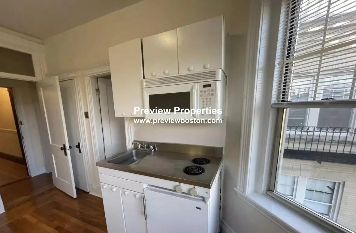 Studio bed, 1 bath apartment for rent at 31 Park Dr Unit 22P, Fenway — photo 2 of 8