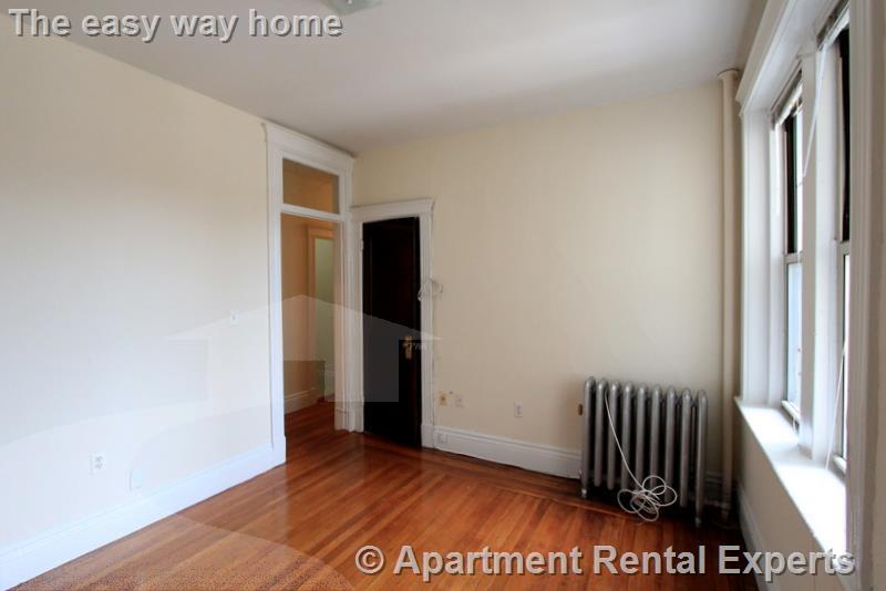 1 bed, 1 bath apartment for rent at 31 Park Dr Unit 4, Fenway — photo 5 of 9