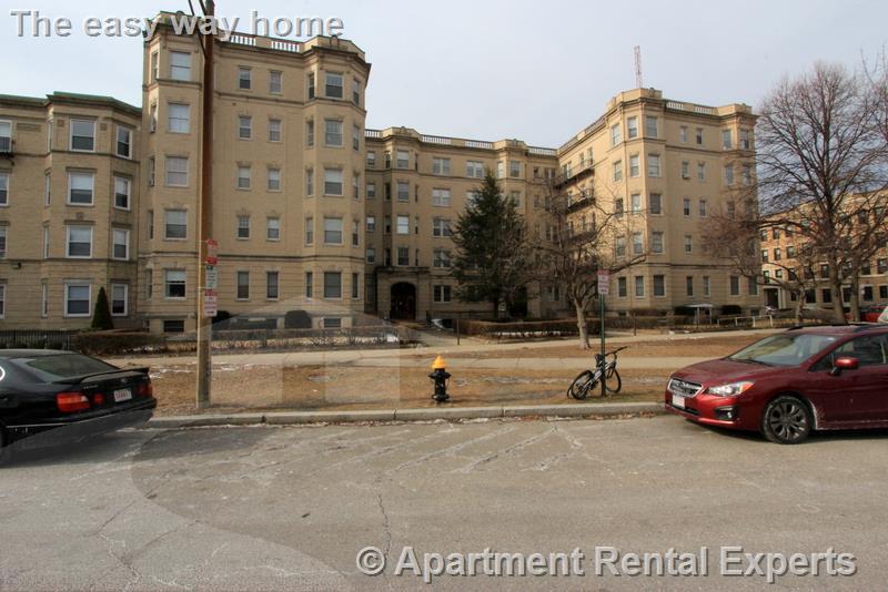 1 bed, 1 bath apartment for rent at 31 Park Dr Unit 4, Fenway — photo 1 of 9