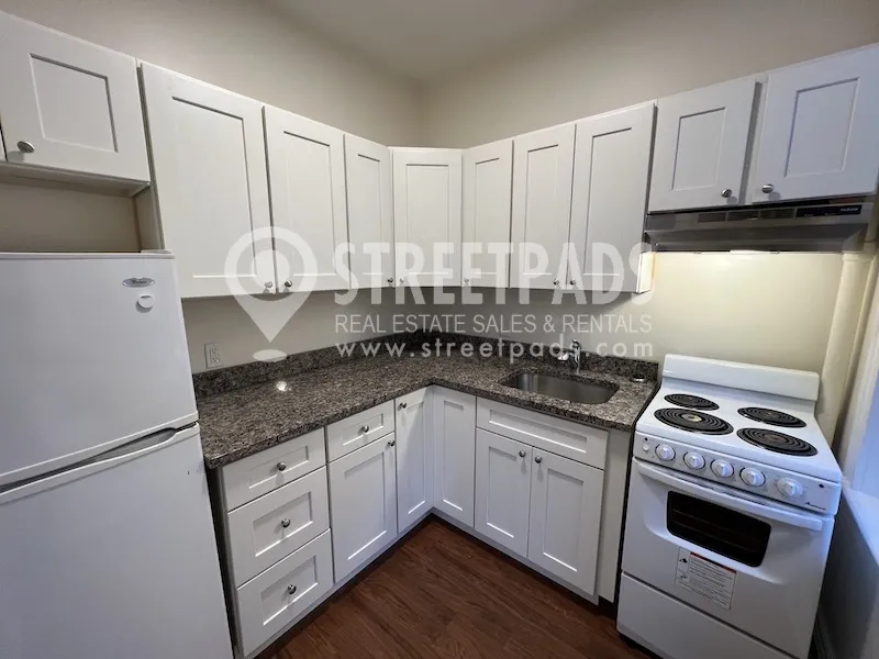 Studio bed, 1 bath apartment for rent at 31 Park Dr Unit 5, Fenway — photo 2 of 15