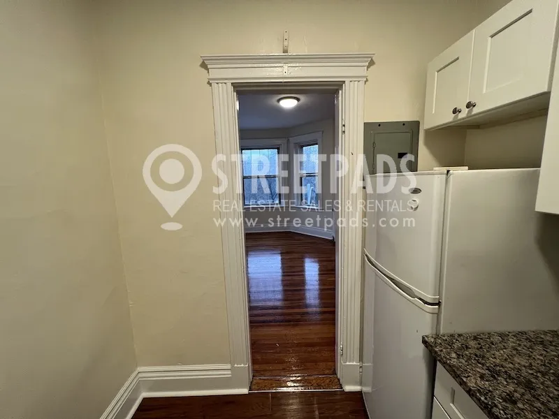 Studio bed, 1 bath apartment for rent at 31 Park Dr Unit 5, Fenway — photo 3 of 15