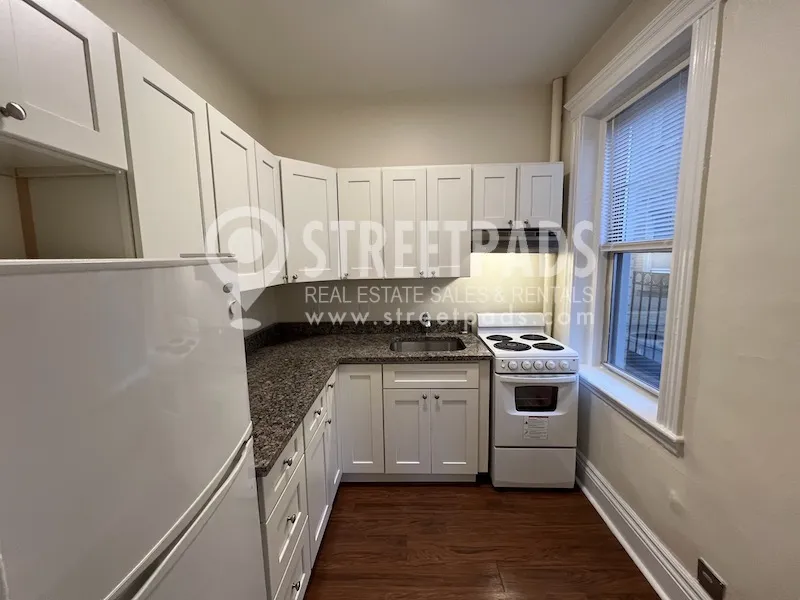 Studio bed, 1 bath apartment for rent at 31 Park Dr Unit 5, Fenway