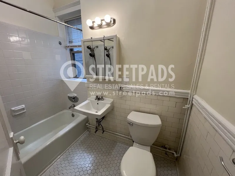 1 bed, 1 bath apartment for rent at 31 Park Dr Unit Unit3, Fenway — photo 11 of 17