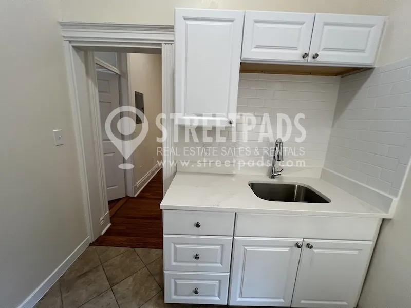 1 bed, 1 bath apartment for rent at 31 Park Dr Unit Unit3, Fenway — photo 3 of 17