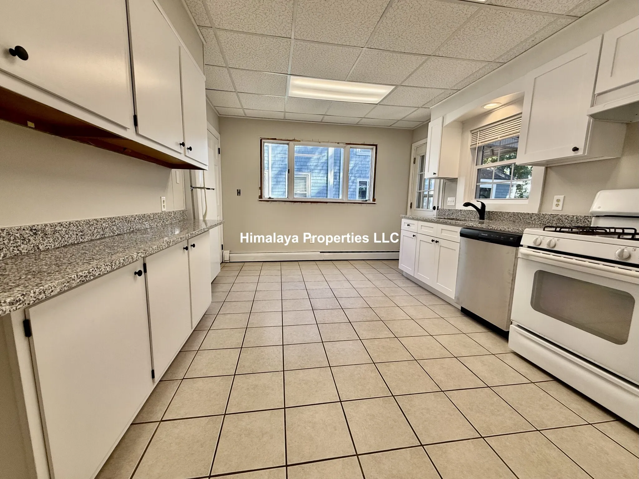 3 bed, 1 bath apartment for rent at 31 Park St Unit 1, Medford — photo 2 of 15