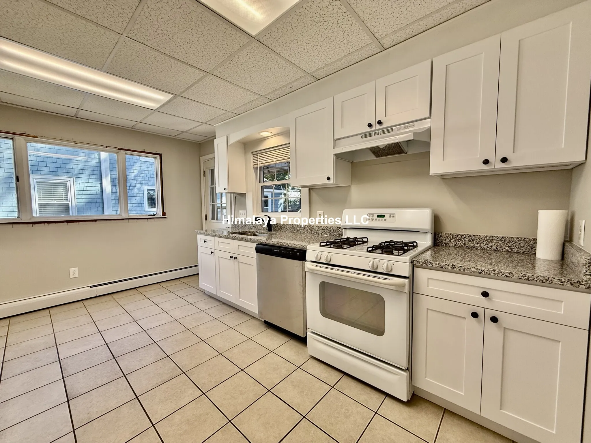 3 bed, 1 bath apartment for rent at 31 Park St Unit 1, Medford — photo 3 of 15