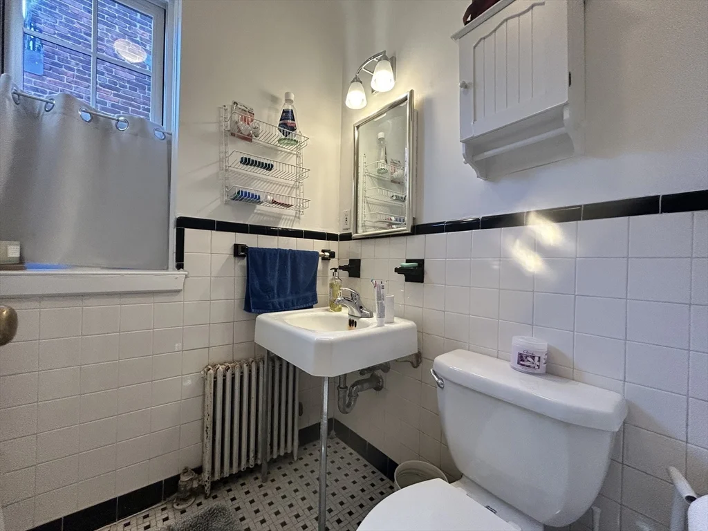 1 bed, 1 bath apartment for rent at 31 Park St Unit 6, Coolidge Corner — photo 8 of 13