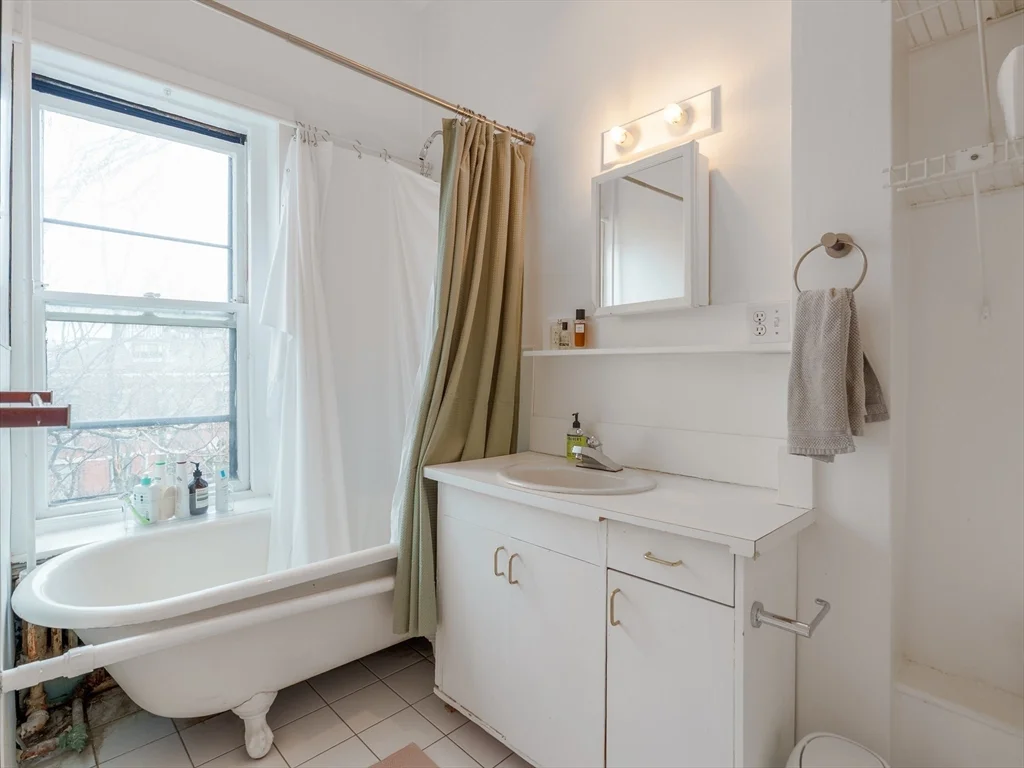 1 bed, 1 bath apartment for rent at 31 Pinckney Unit 4B, Beacon Hill — photo 11 of 14
