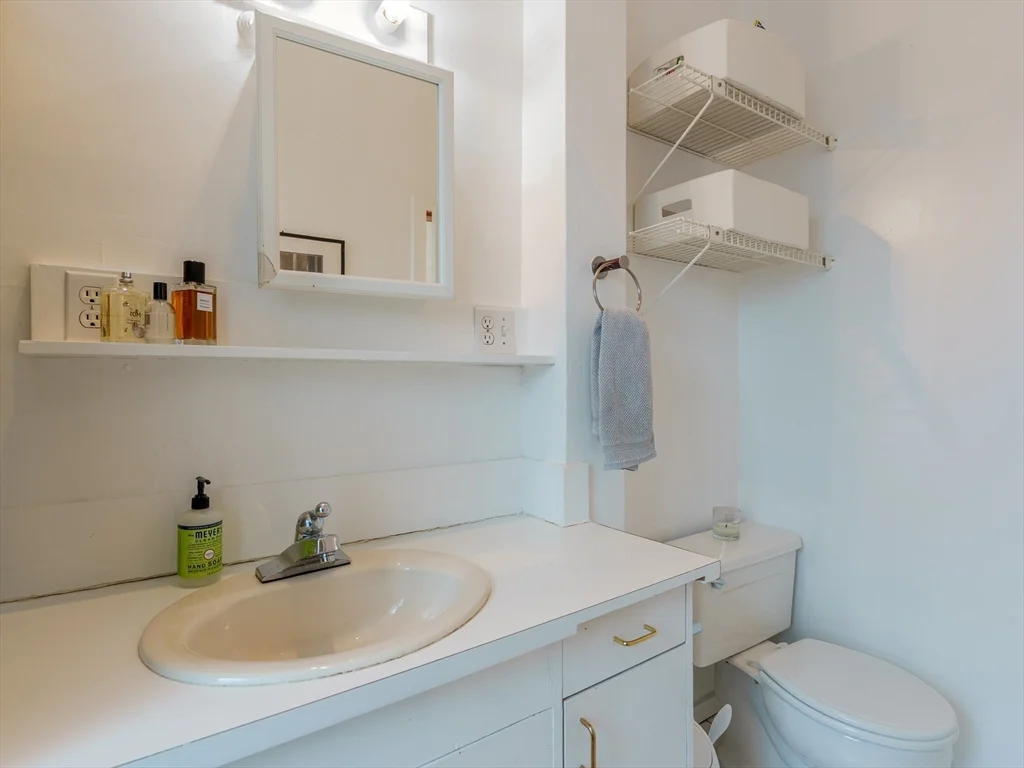 1 bed, 1 bath apartment for rent at 31 Pinckney Unit 4B, Beacon Hill — photo 12 of 14
