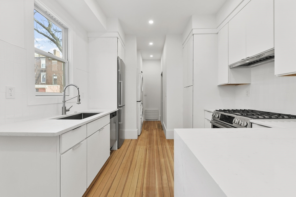 2 bed, 1 bath apartment for rent at 31 Pleasant St Unit 2, Charlestown — photo 2 of 8