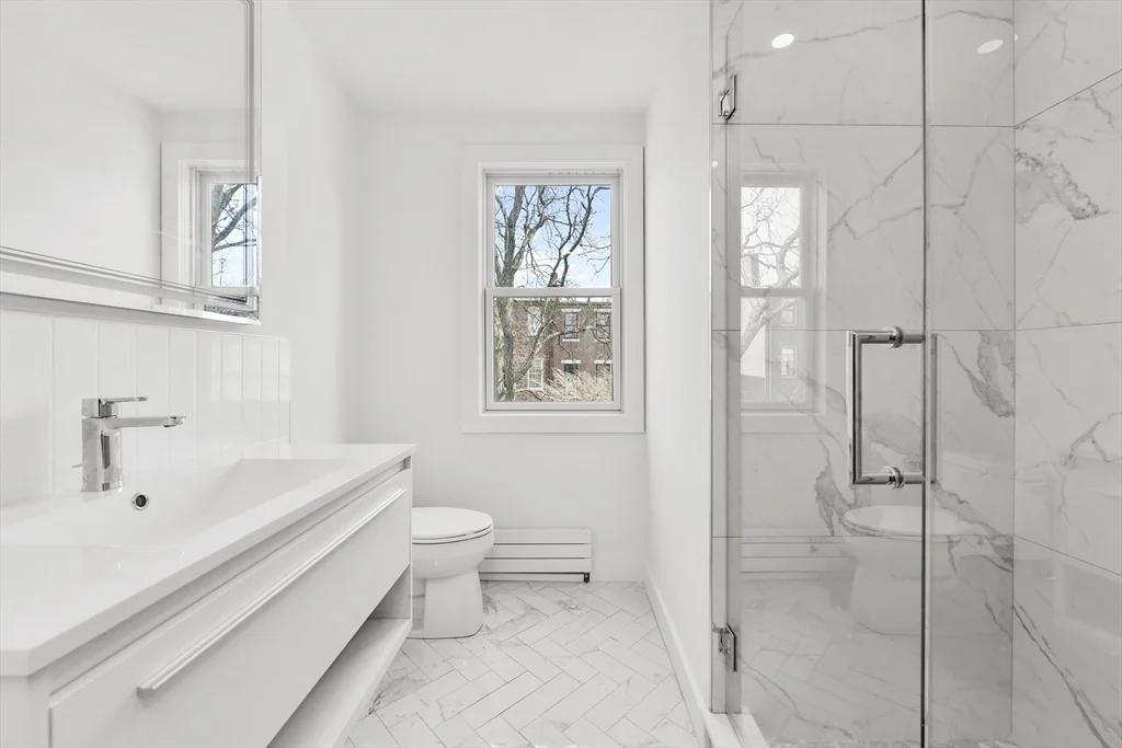 1 bed, 1 bath apartment for rent at 31 Pleasant St Unit 3, Charlestown — photo 5 of 9