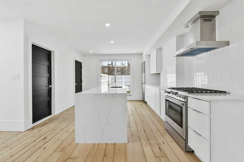 1 bed, 1 bath apartment for rent at 31 Pleasant St Unit 3, Charlestown — photo 2 of 9