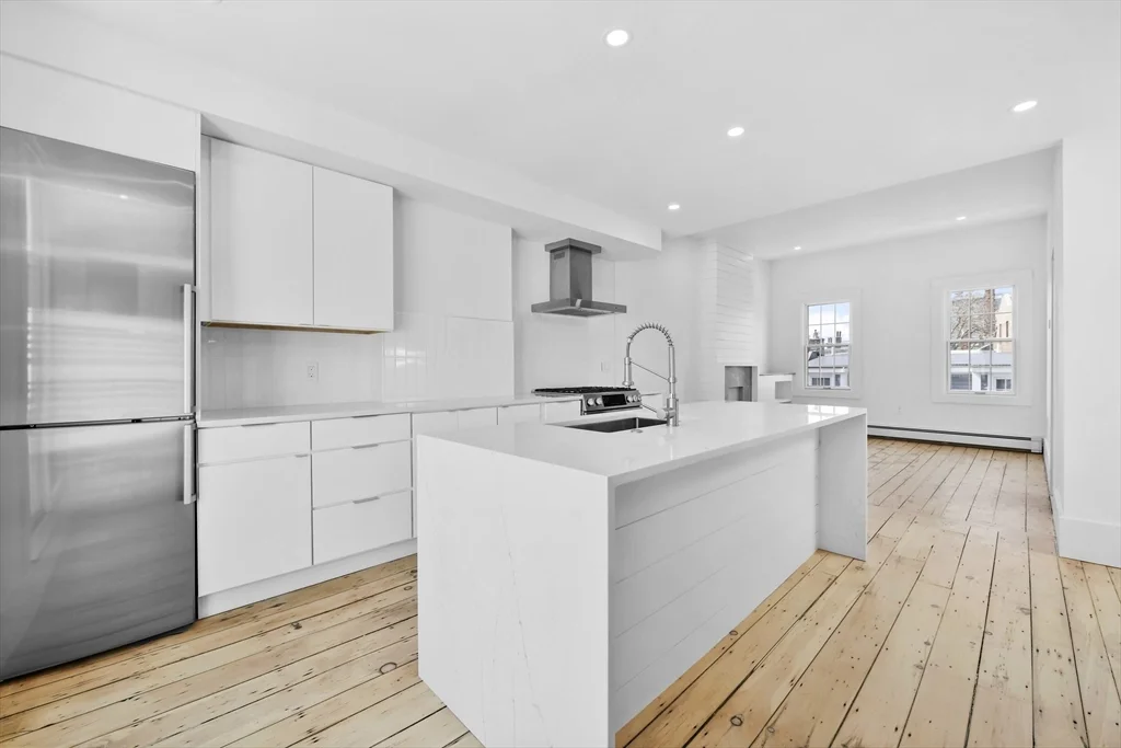 1 bed, 1 bath apartment for rent at 31 Pleasant St Unit 3, Charlestown — photo 3 of 9