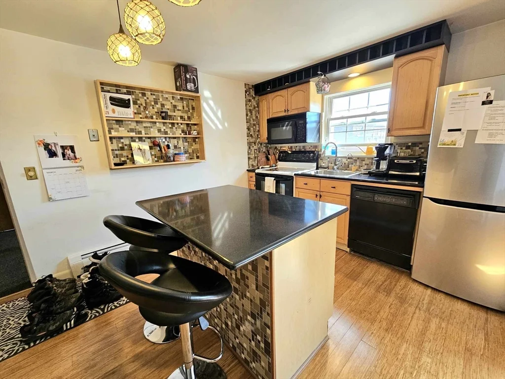 1 bed, 1 bath apartment for rent at 31 Pond St Unit 19, Waltham — photo 1 of 25