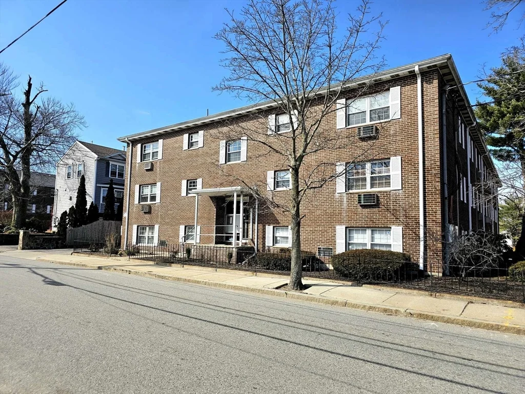 1 bed, 1 bath apartment for rent at 31 Pond St Unit 19, Waltham — photo 2 of 25
