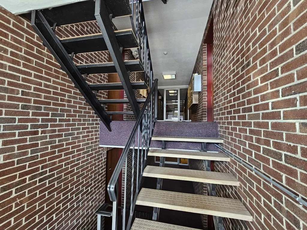 1 bed, 1 bath apartment for rent at 31 Pond St Unit 19, Waltham — photo 3 of 25