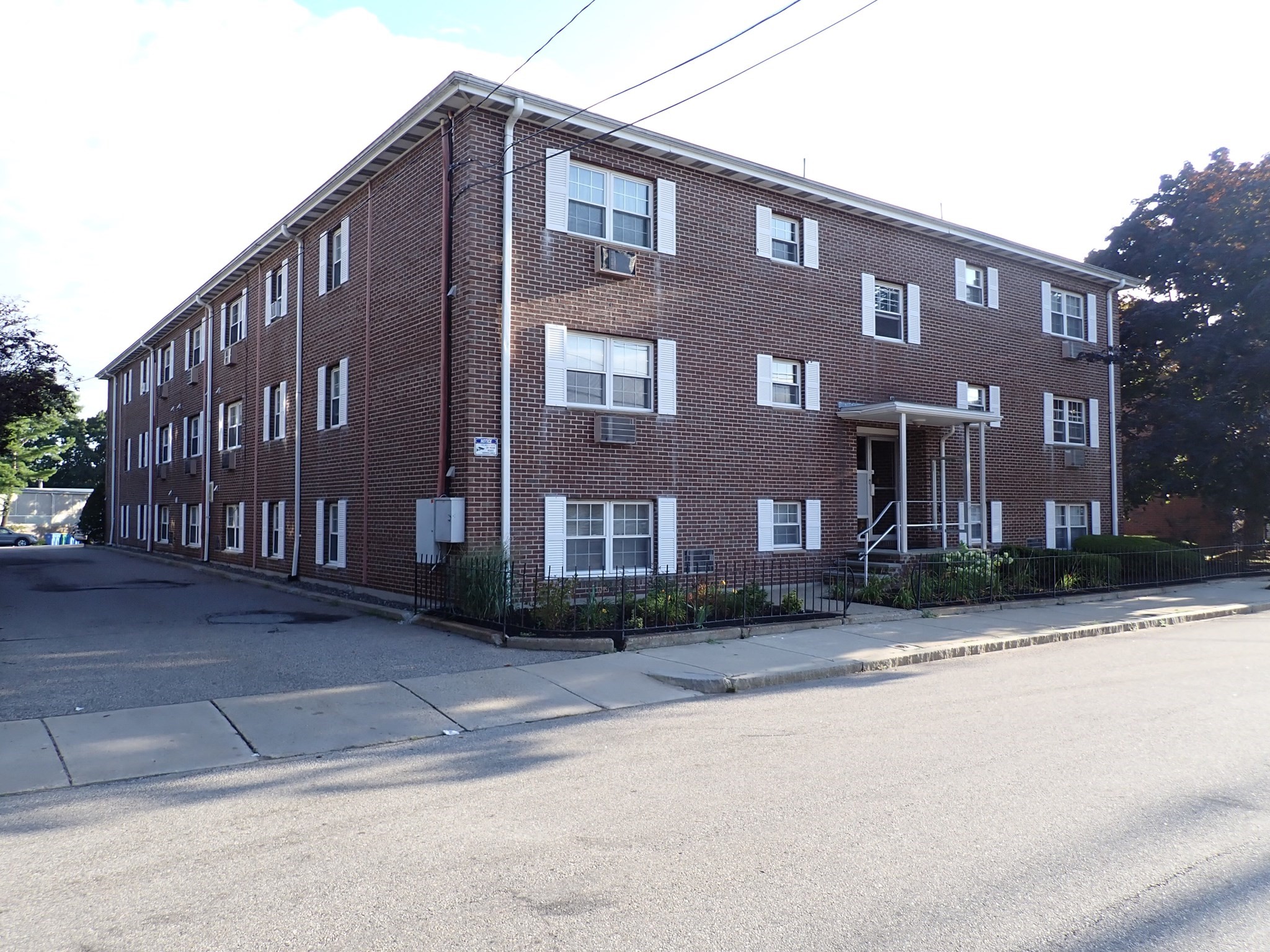 1 bed, 1 bath apartment for rent at 31 Pond St Unit 5, Banks Square