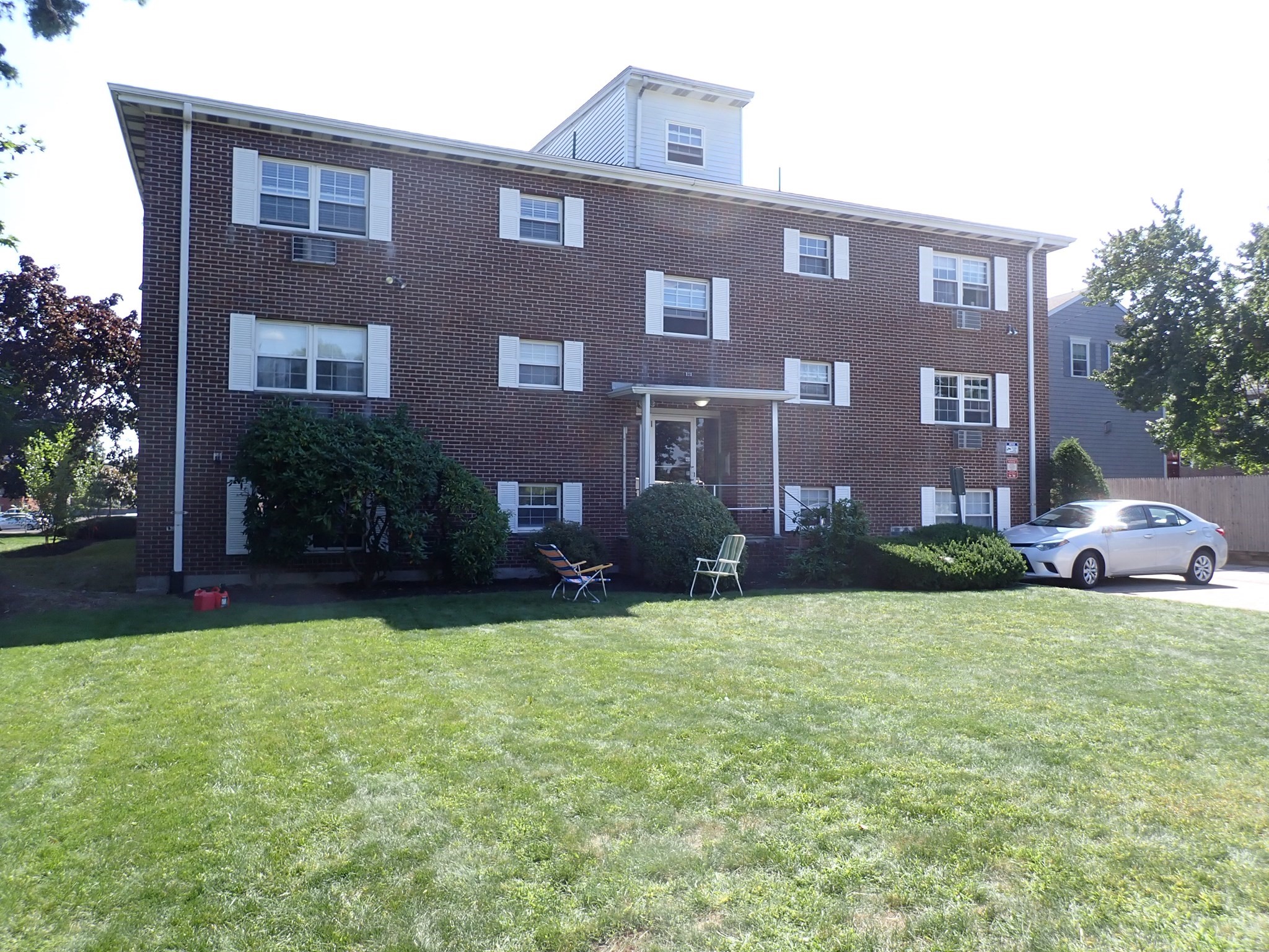 1 bed, 1 bath apartment for rent at 31 Pond St Unit 5, Banks Square — photo 2 of 10