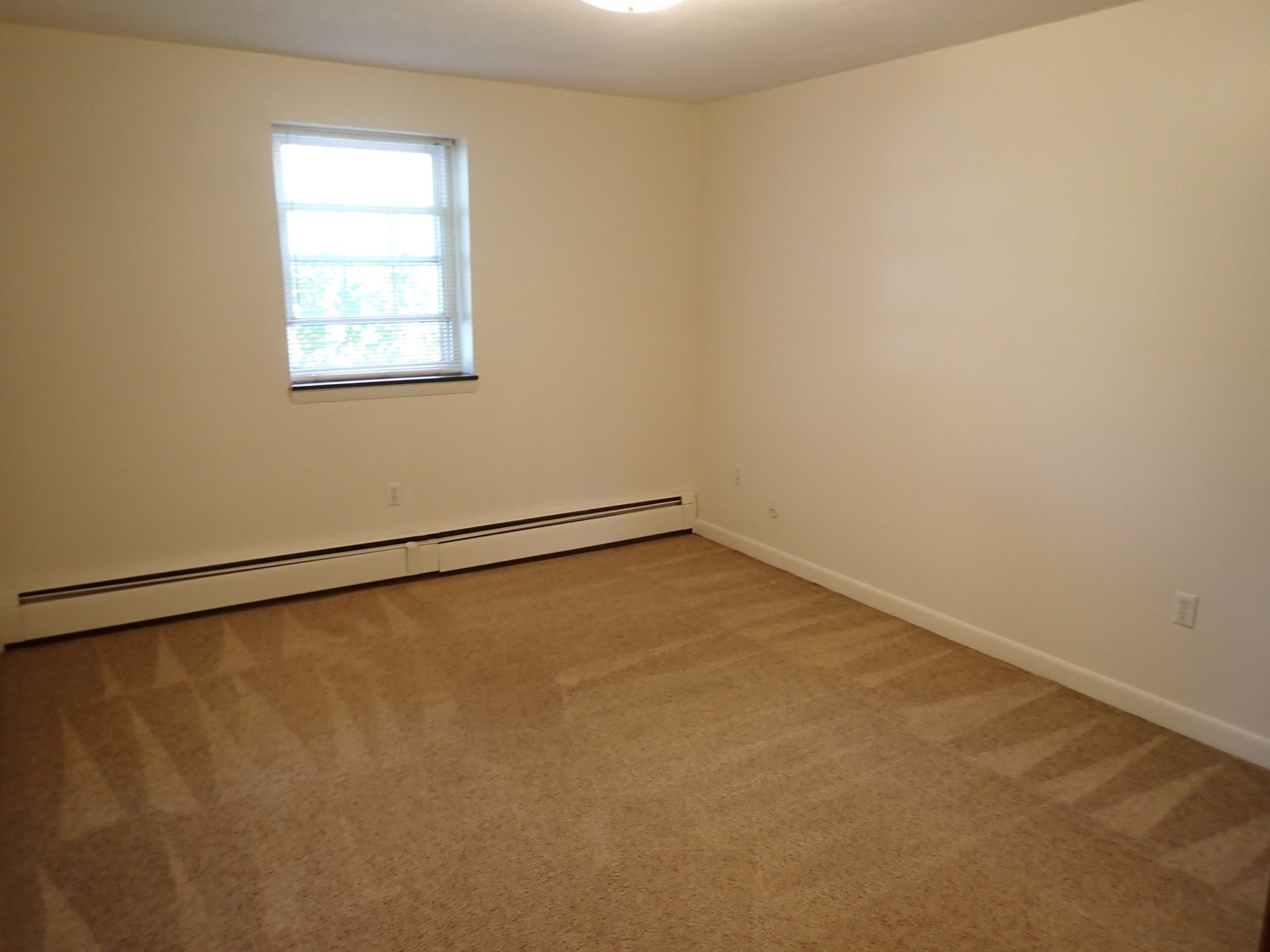 1 bed, 1 bath apartment for rent at 31 Pond St Unit 5, Banks Square — photo 8 of 10