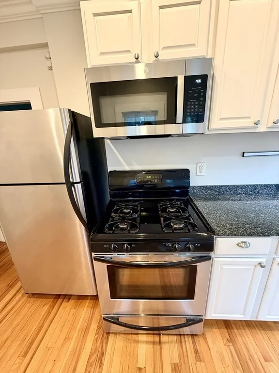 1 bed, 1 bath apartment for rent at 31 Prospect St Unit 3, Marblehead — photo 10 of 23