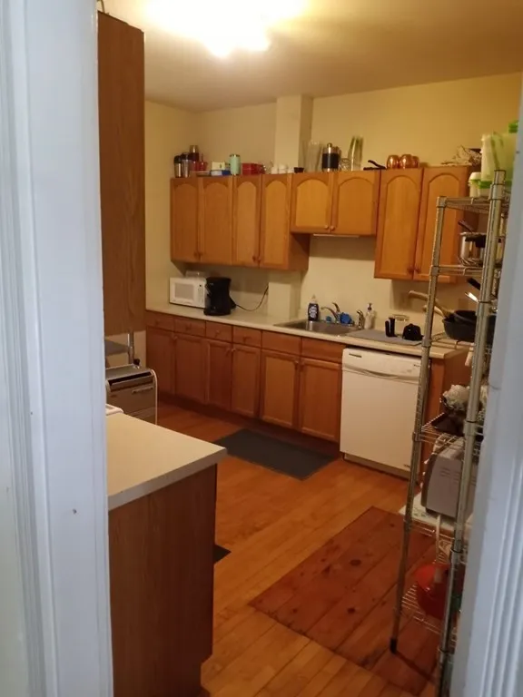 2 bed, 1 bath apartment for rent at 31 Prospect Street Ave Unit 1, Banks Square — photo 3 of 7