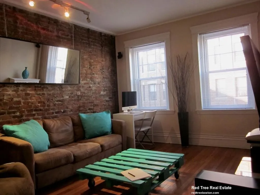 1 bed, 1 bath apartment for rent at 31 Queensberry St Unit 10, Fenway