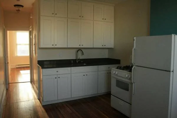 1 bed, 1 bath apartment for rent at 31 Revere St, Beacon Hill — photo 3 of 5
