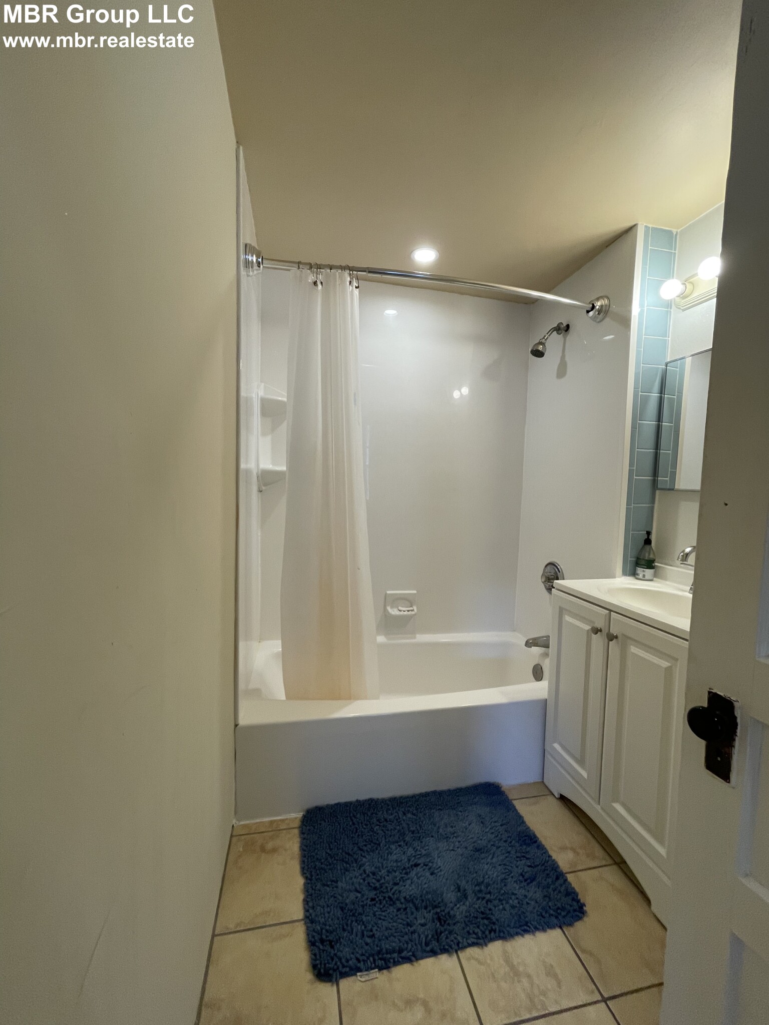 4 bed, 1 bath apartment for rent at 31 Rich St Unit 33-1, Banks Square — photo 15 of 19