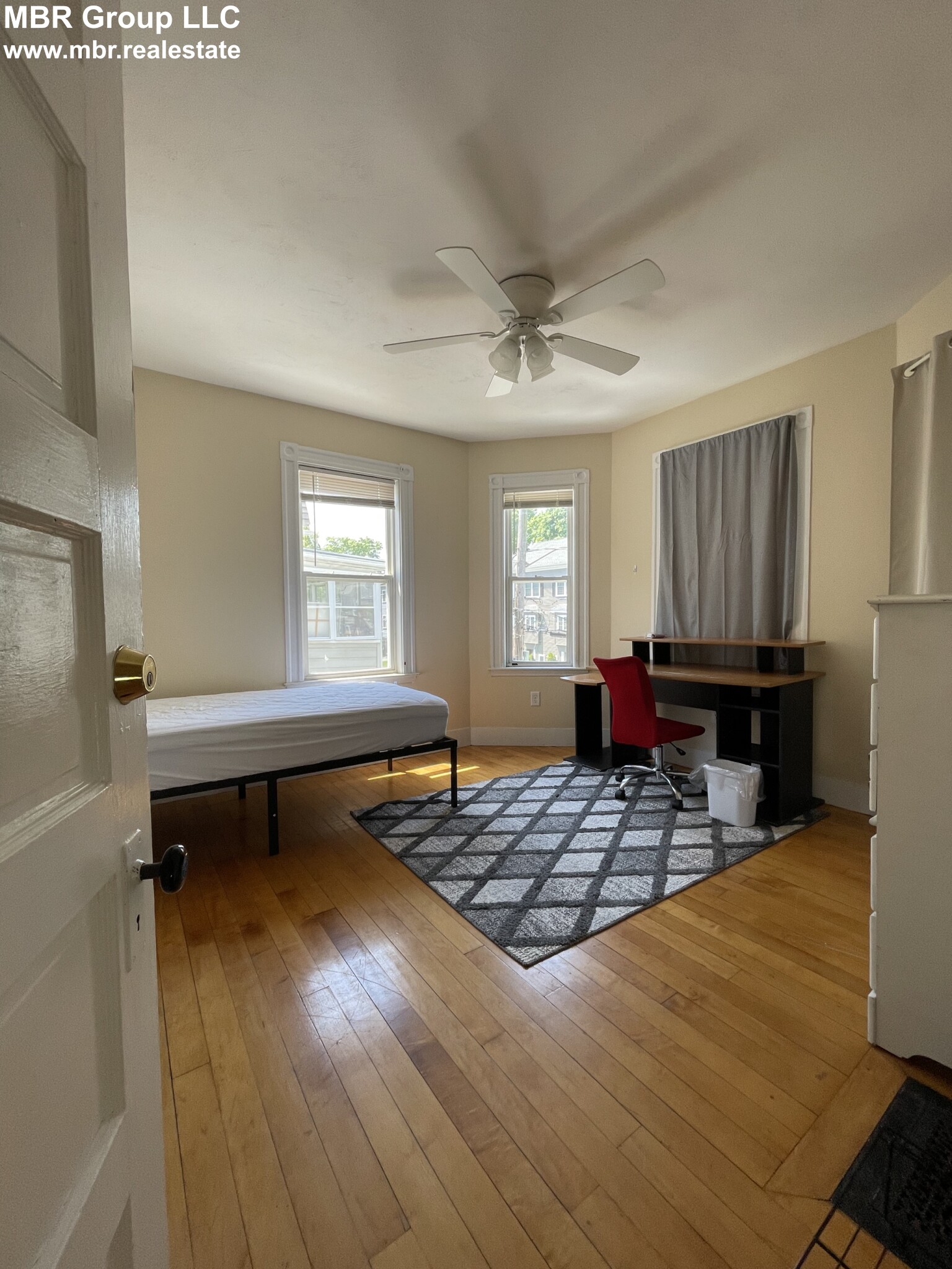 4 bed, 1 bath apartment for rent at 31 Rich St Unit 33-1, Banks Square — photo 9 of 19