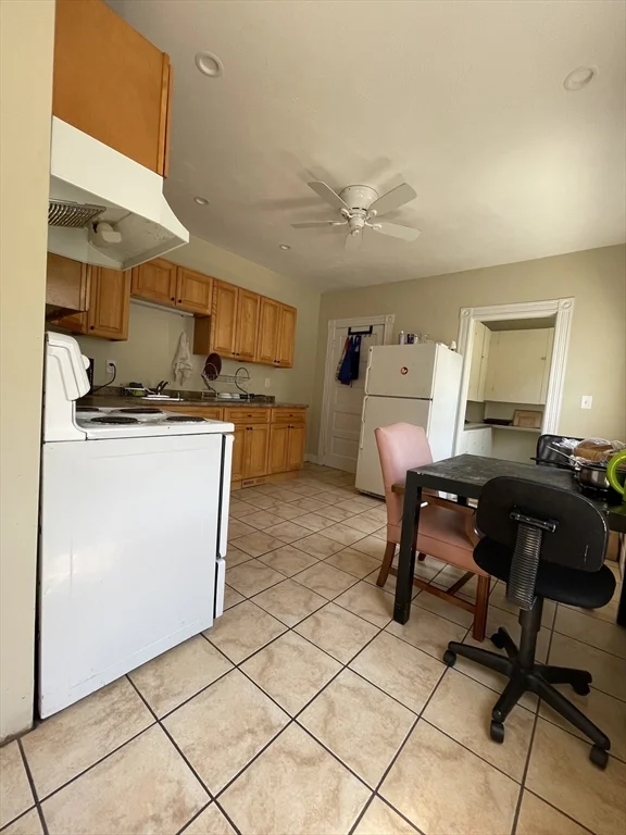 4 bed, 1 bath apartment for rent at 31 Rich Unit 1, Waltham — photo 7 of 19