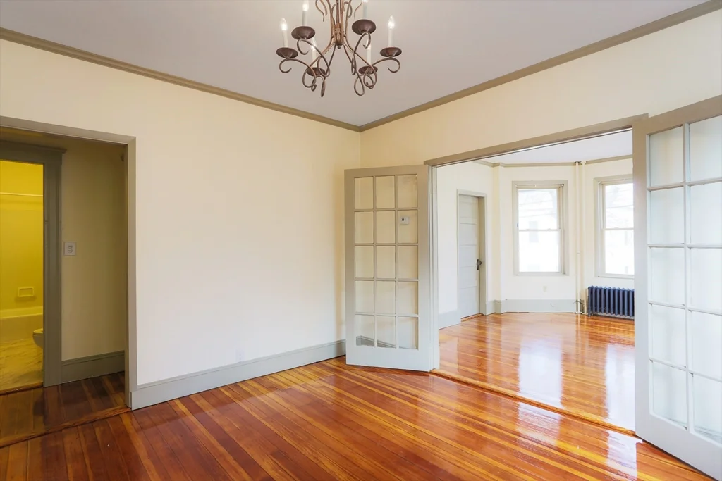 2 bed, 1 bath apartment for rent at 31 Roslyn Unit 1, Salem — photo 1 of 12