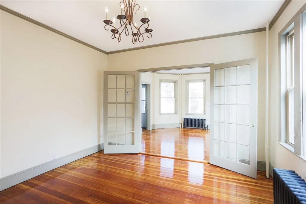 2 bed, 1 bath apartment for rent at 31 Roslyn Unit 1, Salem — photo 2 of 12