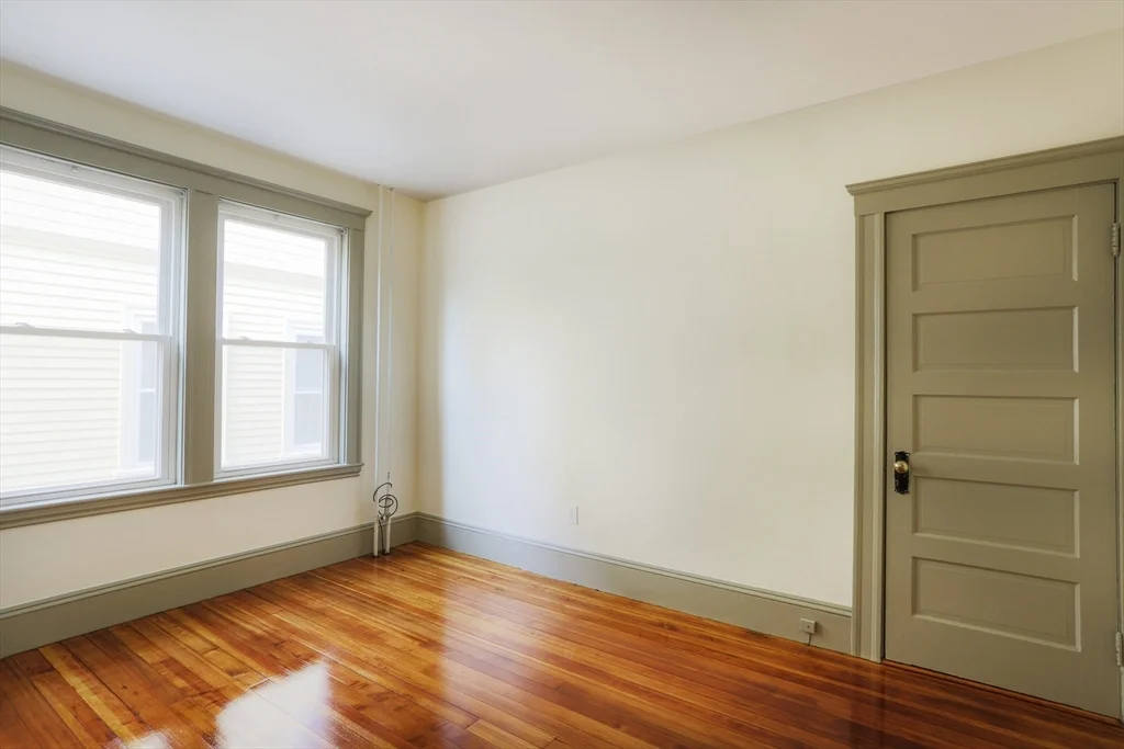 2 bed, 1 bath apartment for rent at 31 Roslyn Unit 1, Salem — photo 8 of 12