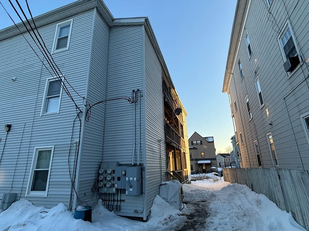 2 bed, 1 bath apartment for rent at 31 S Stowell St Unit 1R, Worcester — photo 1 of 24