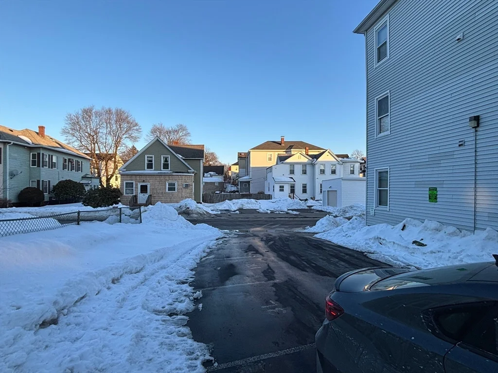 2 bed, 1 bath apartment for rent at 31 S Stowell St Unit 1R, Worcester — photo 2 of 24